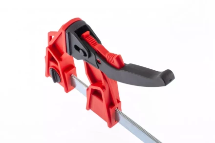 Струбцина реечная быстрозажимная усиленная пластиковый корпус рычажно-храповой механизм 500 х 100 х 661 мм штанга 5 х 22 мм Matrix 20729 купить в Ханты-Мансийске