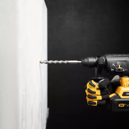 Бур по бетону Denzel, 14 x 210 мм  двойная спираль, три пылеотводящие кромки, 705030 купить в Ханты-Мансийске