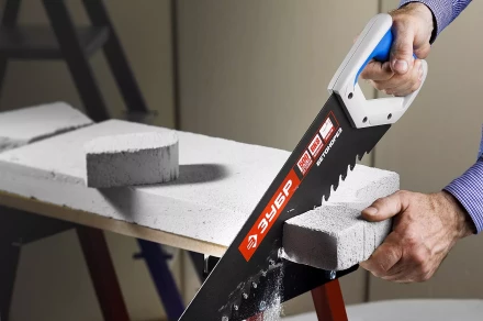 Ножовка по пенобетону (пила) ЗУБР БЕТОНОРЕЗ 700 мм, шаг 20 мм, 32 твердосплавных резца, твердосплавные напайки на каждом зубе, тефлоновое покрытие 15157-70 купить в Ханты-Мансийске