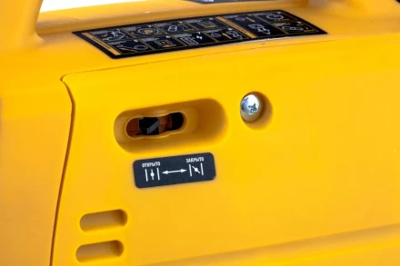 Генератор инверторный GT-2200iS, 2.2 кВт, 230 В, бак 4 л, закрытый корпус, ручной старт Denzel 94702 купить в Ханты-Мансийске