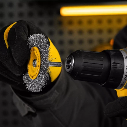 Щетка для дрели, 75 мм, Плоская, со шпилькой, нержавеющая витая проволока Denzel 744603 купить в Ханты-Мансийске