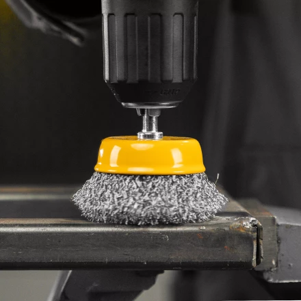 Щетка для дрели, 65 мм, Чашка, со шпилькой , нержавеющая витая проволока Denzel 744613 купить в Ханты-Мансийске