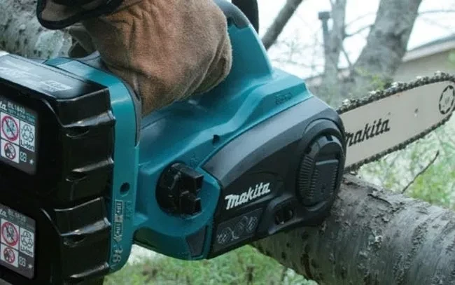 Аккумуляторная цепная пила Makita DUC302RF2 (2*3Ач, ЗУ) купить в Ханты-Мансийске