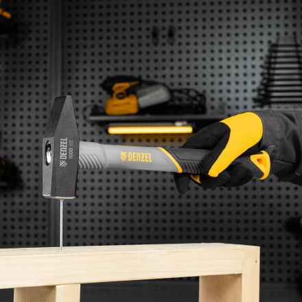 Молоток слесарный, 1000 г Denzel, кованый, фибергласовая рукоятка c TPR покрытием 10490 купить в Ханты-Мансийске