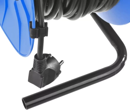 Удлинитель ЗУБР &quot;ПРОФЕССИОНАЛ&quot; на катушке, ПВС 3х1кв мм, 4 гнезда, макс мощн 2200Вт, 30м 55082-30 купить в Ханты-Мансийске