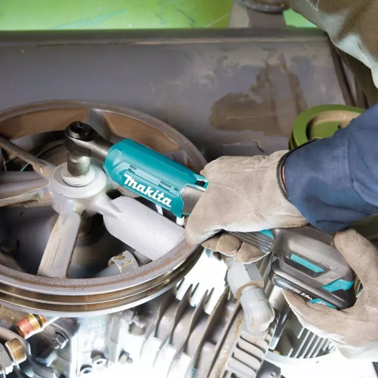 Аккумуляторный угловой гайковерт Makita WR100DZ (без АКБ и ЗУ) купить в Ханты-Мансийске