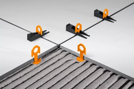 ЗУБР СВП, комплект: 1,7 мм, клин + зажим 250 + 250 шт, система выравнивания плитки (3385-H250) купить в Ханты-Мансийске