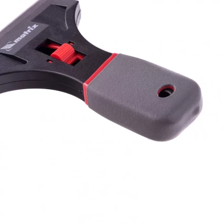 Скребок с обрезиненной рукояткой выдвижное сменное лезвие Matrix 79548 купить в Ханты-Мансийске