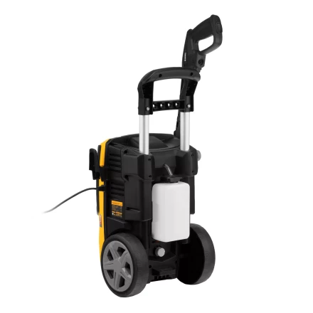 Моечная машина высокого давления Denzel R-180 58238, 2200 Вт, 180 бар, 380 л/ч, колесная купить в Ханты-Мансийске