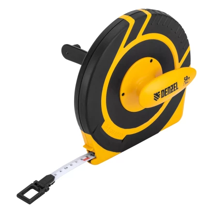 Рулетка геодезическая 50 м х 15 мм  Denzel 31292, закрытый корпус, фиберглассовая лента купить в Ханты-Мансийске