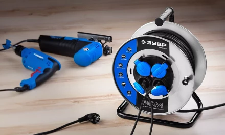 Удлинитель ЗУБР &quot;ПРОФИ&quot; на металл катушке, КГ 3х1,5кв мм, морозостойкий, 4 гнезда, IP44, макс мощность 3500Вт, 50м 55085-50 купить в Ханты-Мансийске