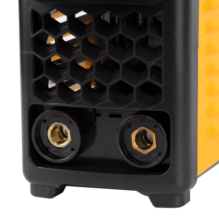 Аппарат инвертор. дуговой сварки SDM-220 Top, 220 А, ПВ 60% кейс// Denzel 94358 купить в Ханты-Мансийске