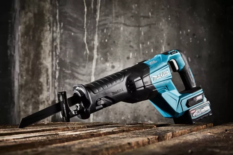 Аккумуляторная сабельная пила Makita XGT JR001GM201 купить в Ханты-Мансийске