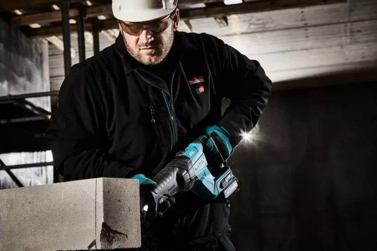 Аккумуляторная сабельная пила Makita XGT JR001GM201 купить в Ханты-Мансийске