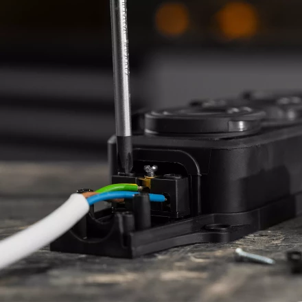 Шнур сетевой Denzel Energy Series, ПВС, 1,5 м, 3 x 1,5 мм, с неразборной вилкой, белый, 3 м, 37670 купить в Ханты-Мансийске