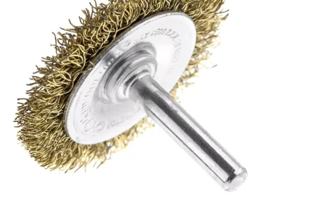 Кордщетка HAMMER плоская 50мм для дрели гофрированная латунированная сталь (207-205) купить в Ханты-Мансийске