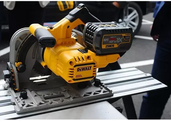 Пила погружная DCS 520NT FLEXVOLT DeWalt аккумуляторная купить в Ханты-Мансийске