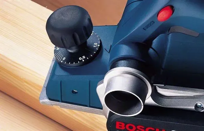 Электрорубанок BOSCH GHO 26-82 D купить в Ханты-Мансийске