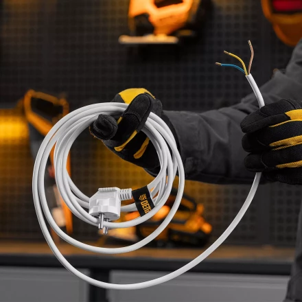 Шнур сетевой Denzel Energy Series, ПВС, 3 м, 3 x 1,5 мм, с неразборной вилкой, белый, 3 м, 37674 купить в Ханты-Мансийске