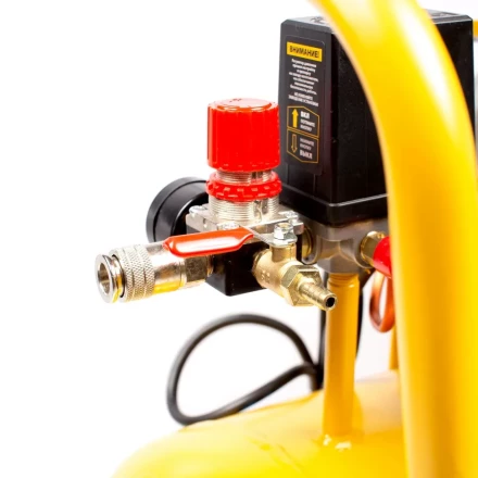 Компрессор воздушный BCI2300/50, ременный привод, 2.3 кВт, 50 литров, 400 л/мин Denzel 58113 купить в Ханты-Мансийске