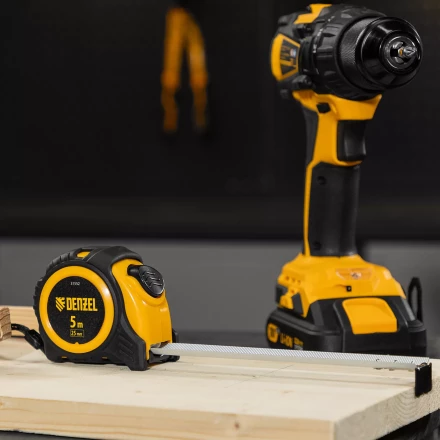 Рулетка Denzel  5м х 25мм, обрезиненный корпус, автоматическая фиксация, 31552 купить в Ханты-Мансийске