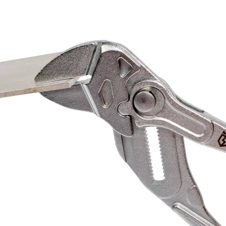 Клещи переставные — гаечный ключ КВТ 180 мм с кнопочной самофиксацией (82147) купить в Ханты-Мансийске