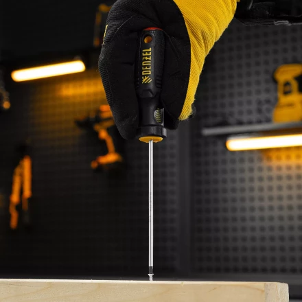 Отвертка, PH0х100 мм, S2, 3к рукоятка Denzel 121727 купить в Ханты-Мансийске