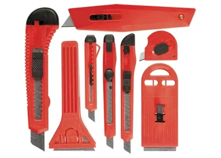 Набор ножей выдвижные лезвия 9 мм - 4 шт, 18 мм - 2 шт, + скребки 40 - 52 мм 2 шт MATRIX 78991 купить в Ханты-Мансийске