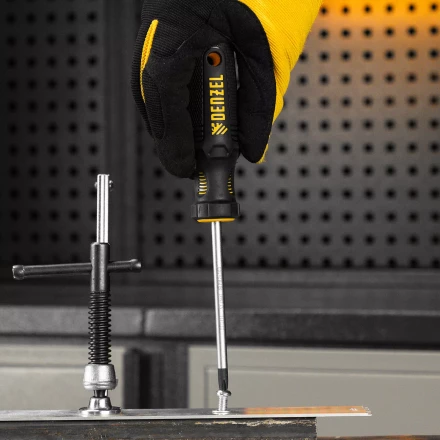 Отвертка, PH2х100 мм, S2, 3к рукоятка Denzel 121787 купить в Ханты-Мансийске