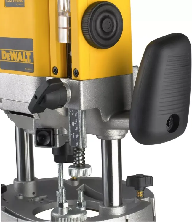 Фрезер DeWalt DW 625E купить в Ханты-Мансийске