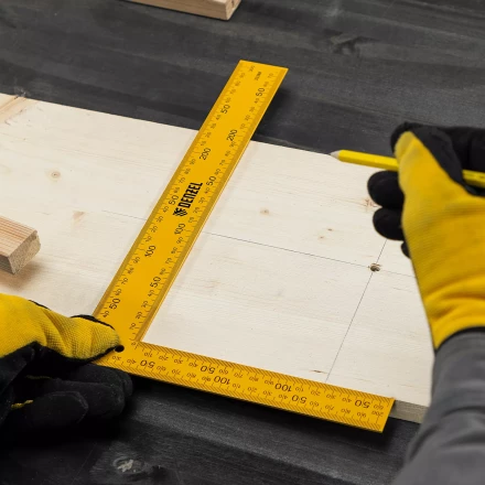 Угольник стальной Denzel, 200 х 300 мм, 32388 купить в Ханты-Мансийске