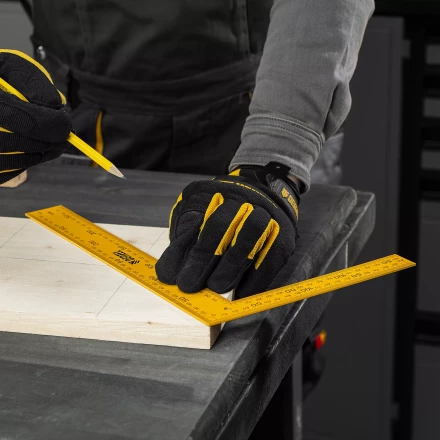 Угольник стальной Denzel, 200 х 300 мм, 32388 купить в Ханты-Мансийске