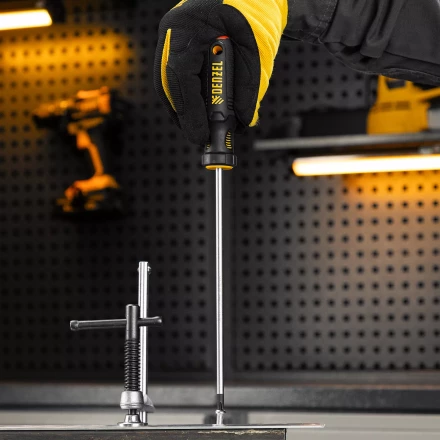 Отвертка, PH2х200 мм, S2, 3к рукоятка Denzel 121827 купить в Ханты-Мансийске