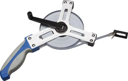 Мерная лента ЗУБР "ЭКСПЕРТ"геодезийная, стальное полотно с нейлоновым покрытием, метал. корпус, двухкомп. рукоятка, 50м 34166-50_z01 купить в Ханты-Мансийске