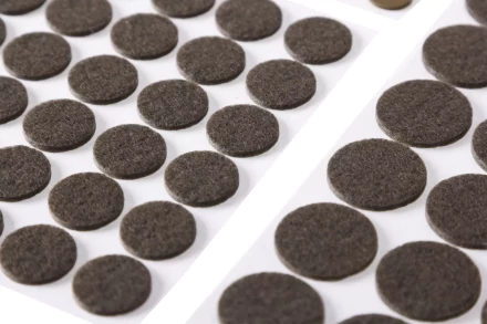 Набор STAYER &quot;COMFORT&quot;: Накладки самоклеящиеся на мебельные ножки, 175 шт, коричневые 40916-H175 купить в Ханты-Мансийске