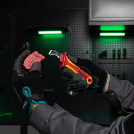 Нож диэлектрический Сибртех до 1000 В, для снятия оплетки электрокабелей 78808 купить в Ханты-Мансийске