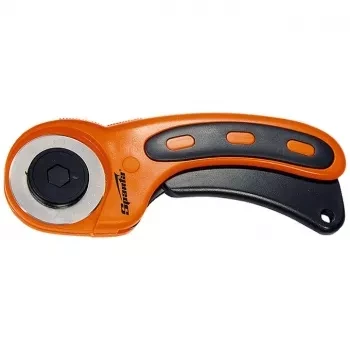 Нож, 45 мм, вращающееся лезвие-ролик диаметром, пластмассовая ручка пистолетного типа  SPARTA 789905 купить в Ханты-Мансийске