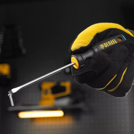 Отвертка, SL4х100 мм, S2, 3к рукоятка Denzel 121927 купить в Ханты-Мансийске