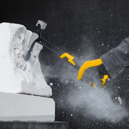 Молоток каменщика Denzel 10633, 680 г, цельнокованый, двухкомпонентная обрезиненная рукоятка купить в Ханты-Мансийске