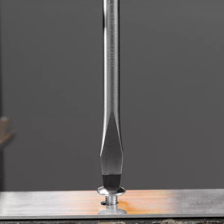 Отвертка Denzel, SL8x150 мм, S2, 3к рукоятка, 122007 купить в Ханты-Мансийске