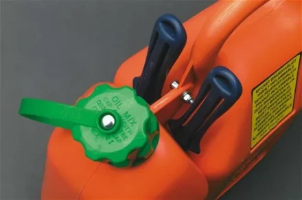 Канистра комбинированная 6 и 2.5 л купить в Ханты-Мансийске