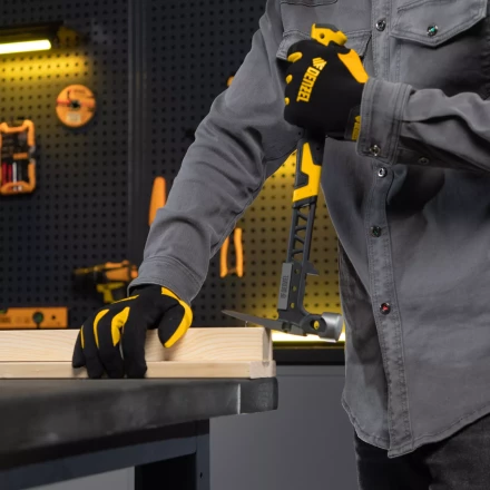 Молоток строительный 450 г, цельнокованый,боек с магнитом, двухкомп. обрезин. рук-ка Denzel 10468 купить в Ханты-Мансийске