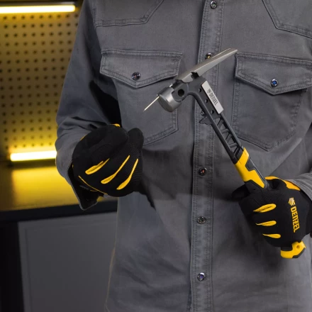 Молоток строительный 450 г, цельнокованый,боек с магнитом, двухкомп. обрезин. рук-ка Denzel 10468 купить в Ханты-Мансийске