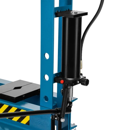 Пресс гидравлический с манометром и педалью, 30 т // Stels 52316 купить в Ханты-Мансийске