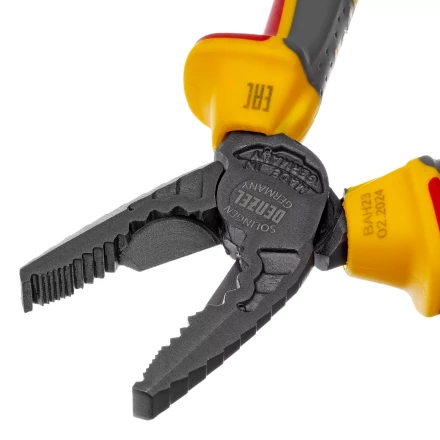 Плоскогубцы комбинированные Denzel 17086, диэлектрические трехкомпонентные рукоятки до 1000 В, 180 мм купить в Ханты-Мансийске