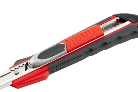 Нож 9мм, выдвижное лезвие, металлическая направляющая, двойная фиксация, эргономичная двухкомпонентная рукоятка MATRIX QUIK BLADE 78934 купить в Ханты-Мансийске