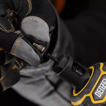 Заклепки резьбовые, стальные, оцинкованные, М4, пластиковый кейс, 140 шт. Denzel 40601 купить в Ханты-Мансийске