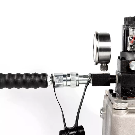 Насосная гидравлическая станция КВТ ПМЭ-7020у объем маслобака 2.0 л с удержанием (79664) купить в Ханты-Мансийске