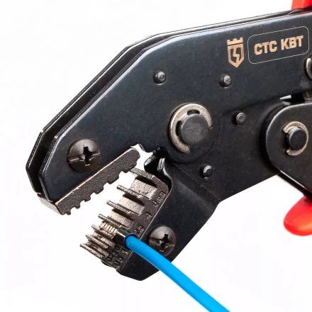 Пресс-клещи КВТ СТС+5 с 5 матрицами для опрессовки автоклемм, втулочных, изолированных и неизолированных наконечников (набор) (86875) купить в Ханты-Мансийске