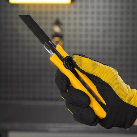 Нож Denzel, 18 мм, сменное лезвие, SK4, метал. направляющая, винтовой фиксатор, 78943 купить в Ханты-Мансийске